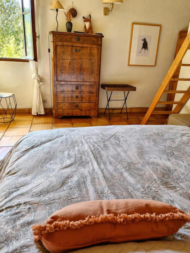 Bedroom 2, Aux berges du pont du gard, Gard