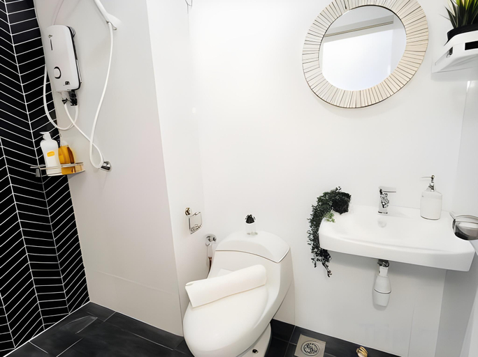 Bathroom 5, The Horizon SkyPool Suites by 4-11Pax IWH, Kinta
