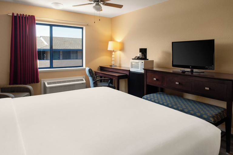 Bedroom 2, Bay Breeze Inn, Monterey