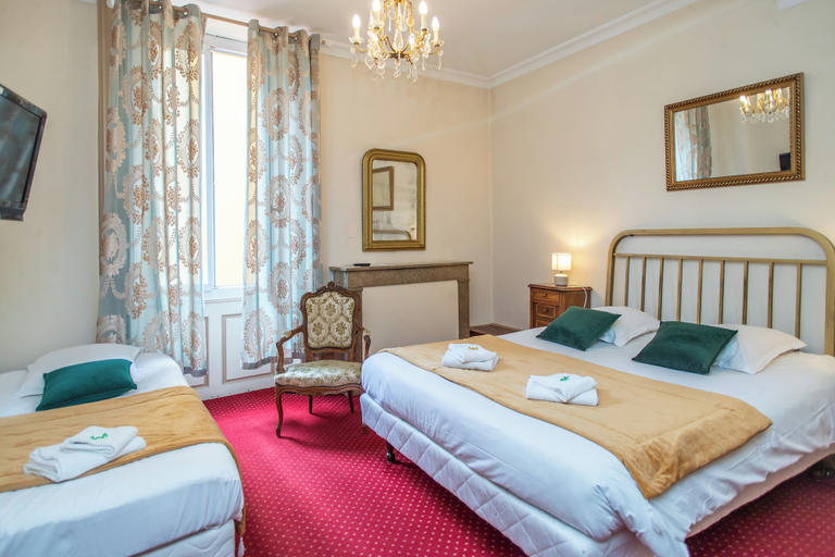 Bedroom 3, Hotel Continental, Haute-Savoie