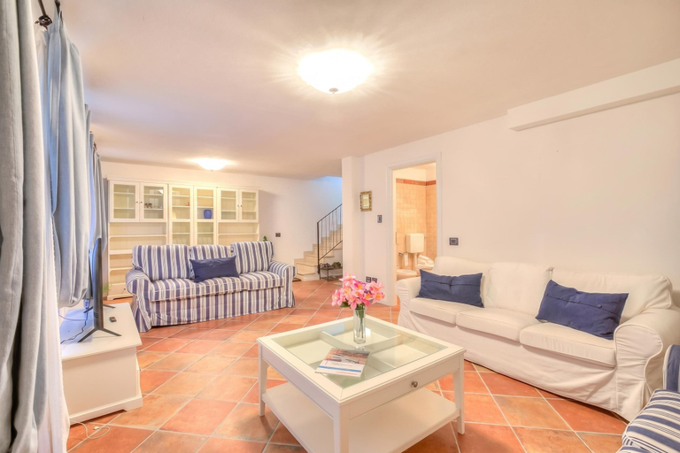 Living room 3, Borgo Belvedere-lake View & Shared Pool, Brescia