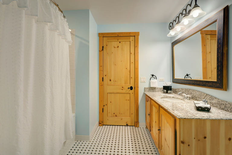Bathroom 4, Boyne Mountain Resort, Charlevoix