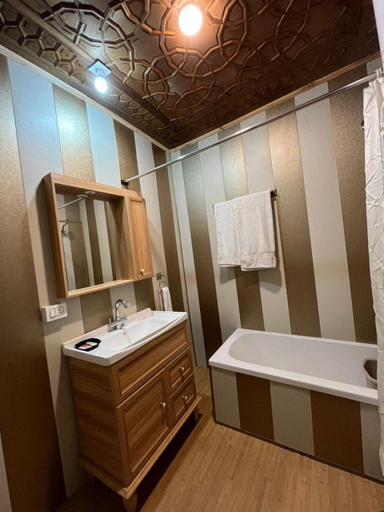 Bathroom 2, New Alzira Royal Heritage Houseboats, Srinagar