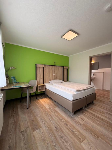 Bedroom 4, Schluter Hotel & Restaurant, Plön