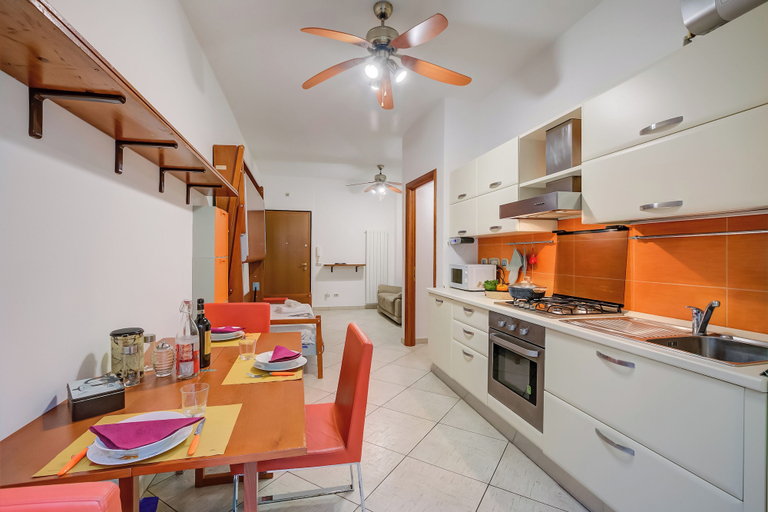 Private kitchen 4, Verbena with parking 500m from the sea, Savona