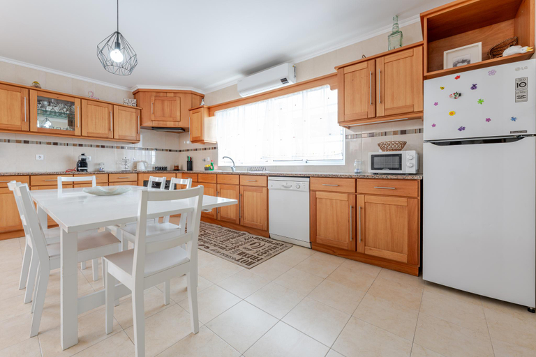 Others 4, Recent villa, located in a quiet residential area, 2km from the center, Ponta Delgada
