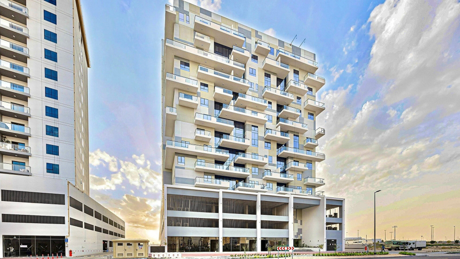 Exterior, Stunning 1BR Luxury Apt with Pool View, Dubai