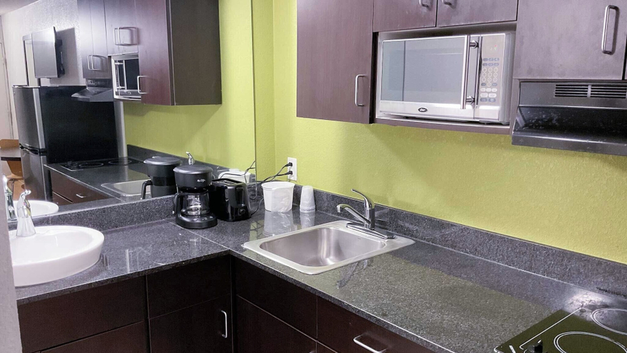 Private kitchen, Studio 6 Extended Stay - Columbus, GA -Downtown, Muscogee