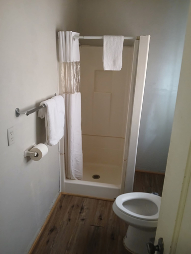 Bathroom 5, The Coalinga Motel, Fresno
