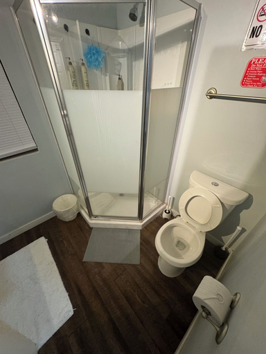 Bathroom 2, Private Room Downtown with Kitchenette, Division No. 11