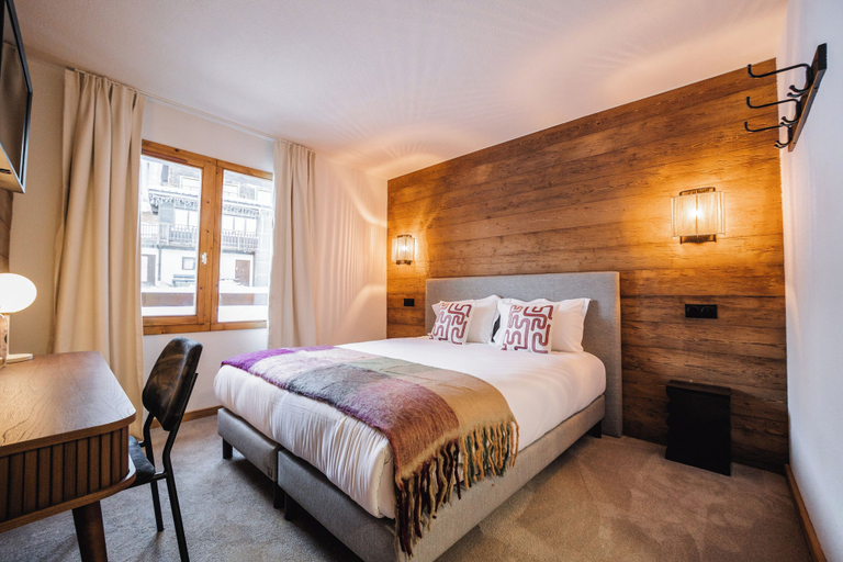 Bedroom 3, Hôtel Emeraude, Savoie