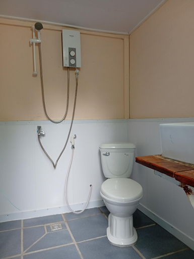 Bathroom 3, Soundgarden Kohrong, Sihanoukville