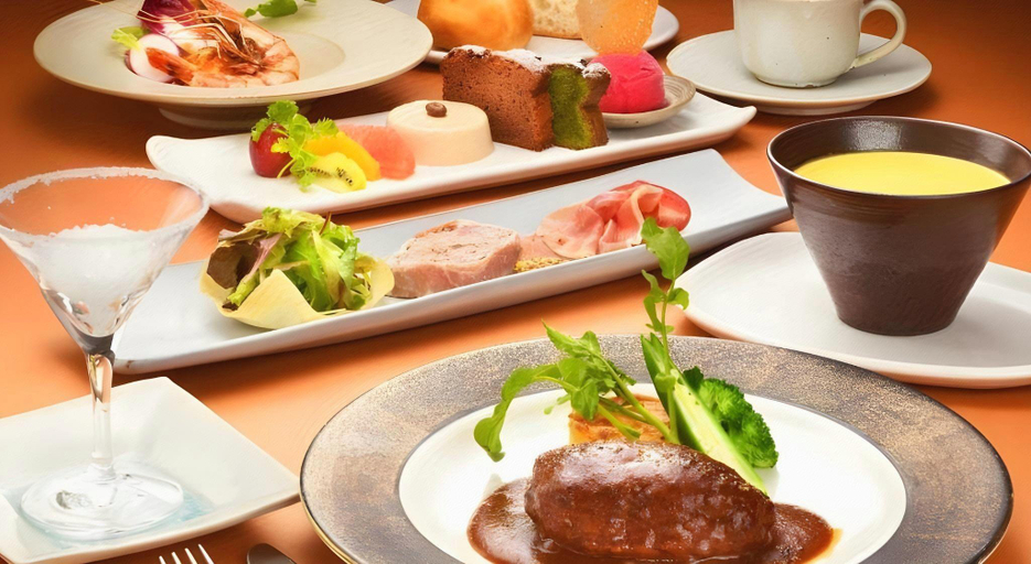 Food & Drinks 5, Hotel Io Alpheratz, Kasama