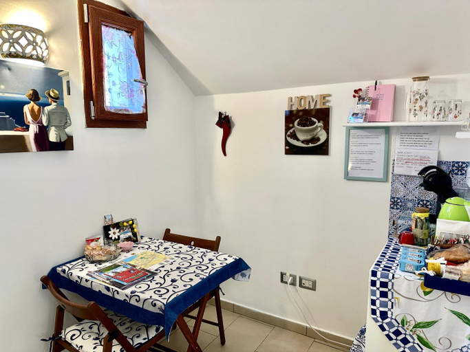 Others 5, B&B FRAI, Napoli