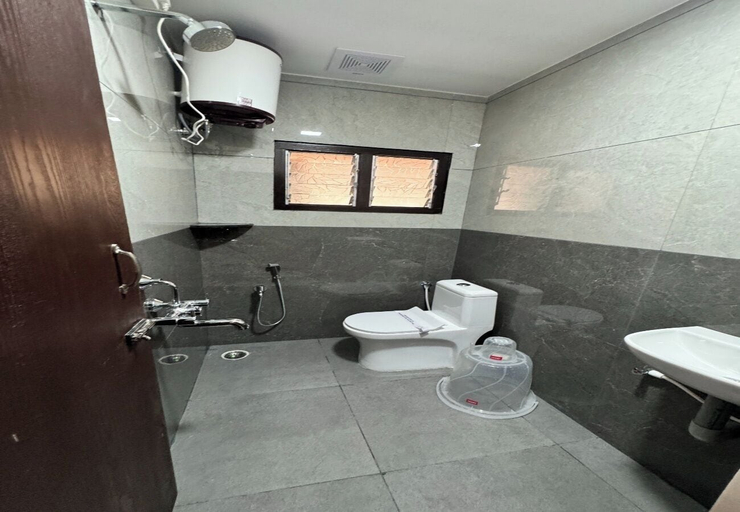 Bathroom 5, Nandha Grande Elite, Tiruppur