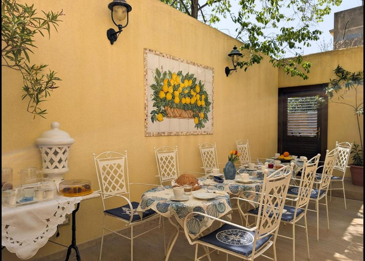 Food & Drinks, AFFITTACAMERE A TRE MINUTI IN SPIAGGIA Il Veliero, Trapani
