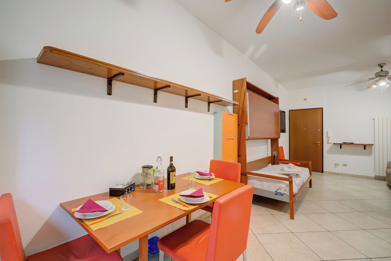 Room 3, Verbena with parking 500m from the sea, Savona