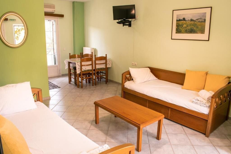 Room 4, Chrisanthi Apartments, Epirus