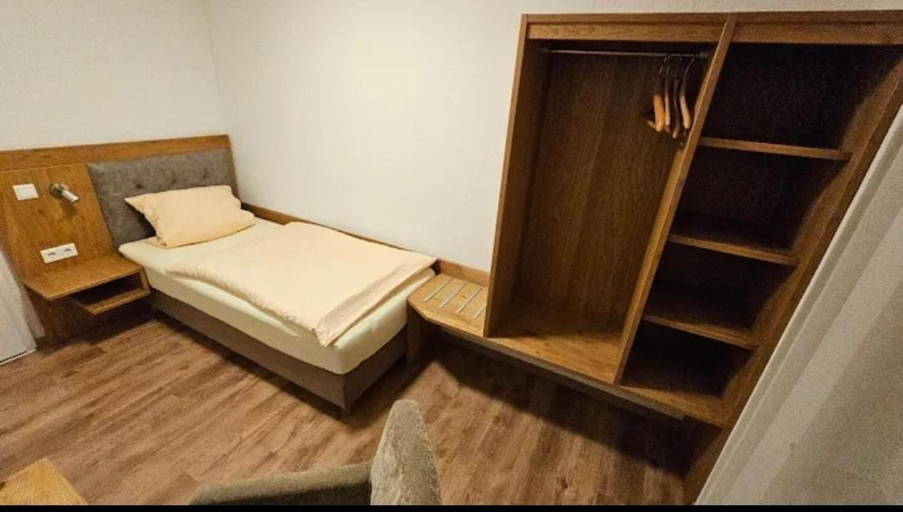 Bedroom 2, Herr Berge, Schwalm-Eder-Kreis