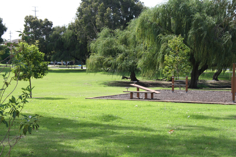 Property grounds, cozy room, Perth