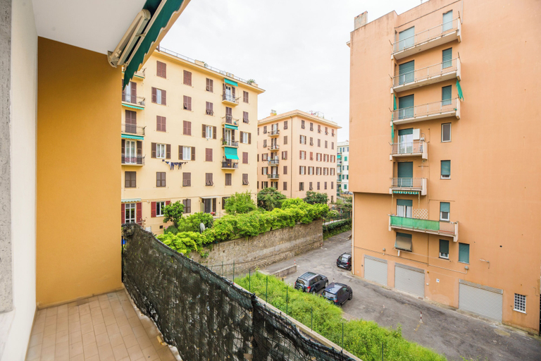 Exterior & Views 2, Spacious flat with Balcony, Genova