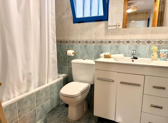 Bathroom 3, Apartamento Kennedy 1 by Gestaltur, Alicante
