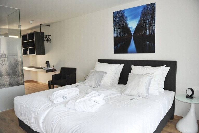 Bedroom 5, Huyze Fox, West-Vlaanderen