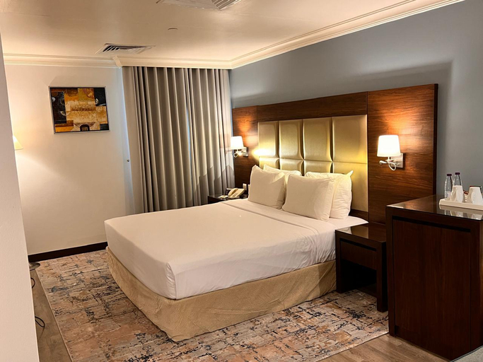 Bedroom 3, Golden Tulip Al Khobar Hotel, Al Khobar