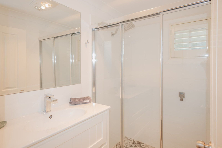 Bathroom 3, Cozy Cottage with Kitchen & Patio, Tamworth Regional - Pt A