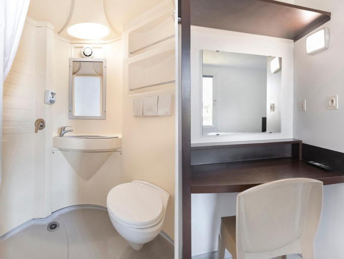 Bathroom 3, Fasthotel Angers Beaucouze, Maine-et-Loire