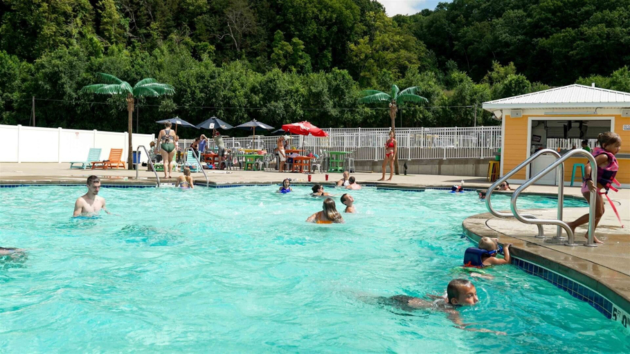 Pool 3, Coconut Cove RV Resort, Grant
