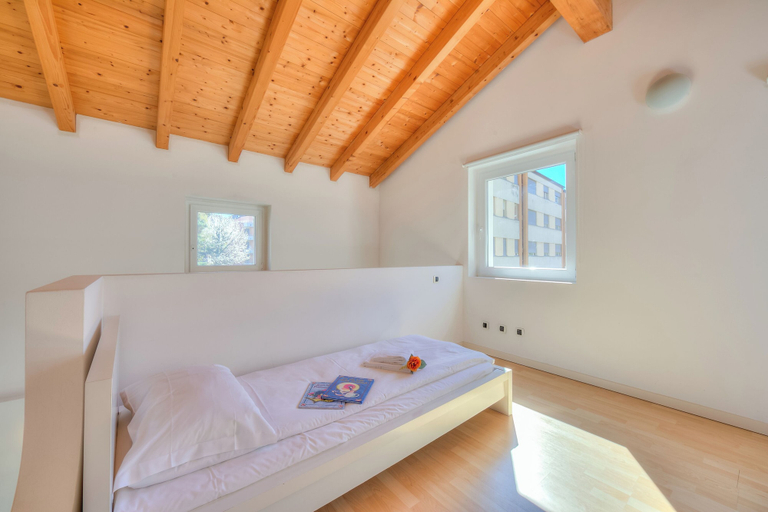 Others 5, Franklin House, Lugano
