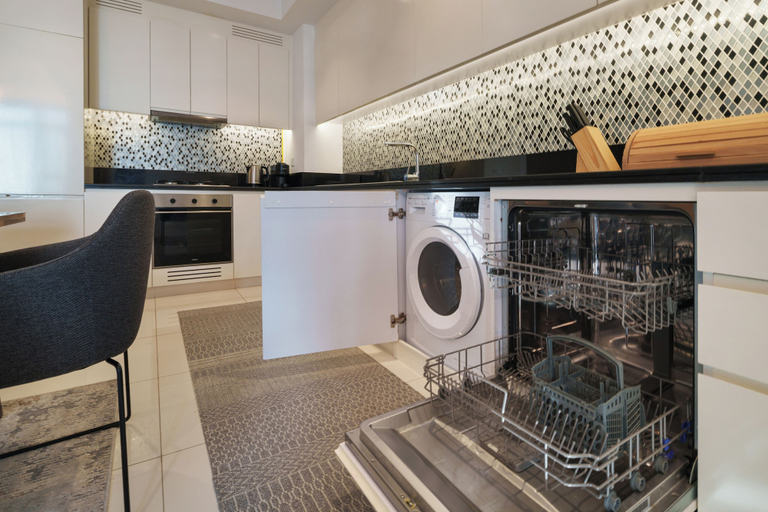 Private kitchen 2, Chic 2BR in Paramount Midtown, Dubai
