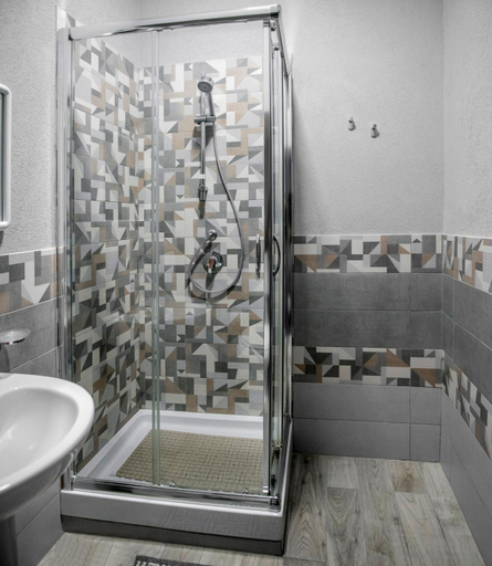 Bathroom 2, Il Corallo, Trapani