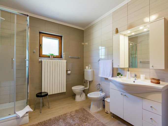 Bathroom 2, Apartment in Cerovlje near Zarecki Waterfall, Cerovlje