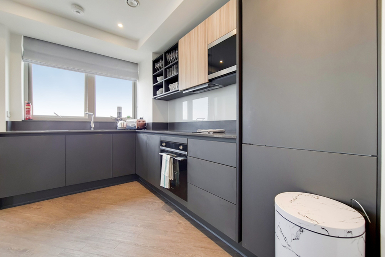 Private kitchen 5, Capital Stay - Three Bed Apartment In Excel, London