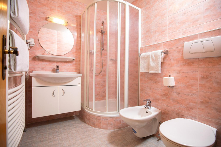 Bathroom, Garni Rives, Bolzano