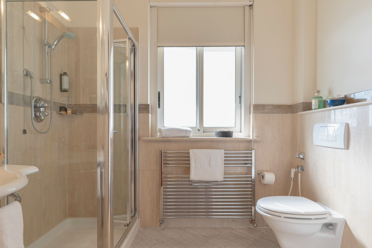 Bathroom 4, Residence Verdeluna, Lucca