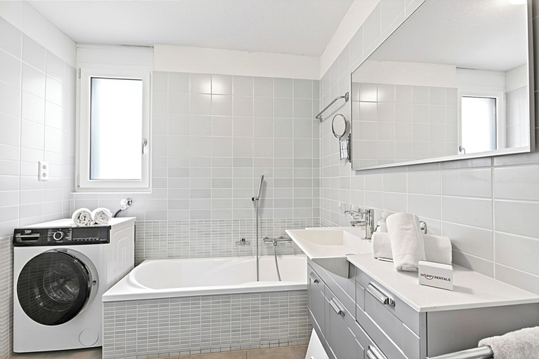 Bathroom 2, Locarno Centro Apartment 2BR with Private Garage - Happy Rentals, Locarno