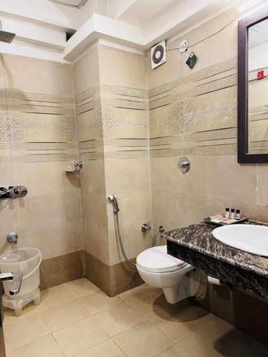 Bathroom, Hotel Ganga Aatitheyam, Hardwar