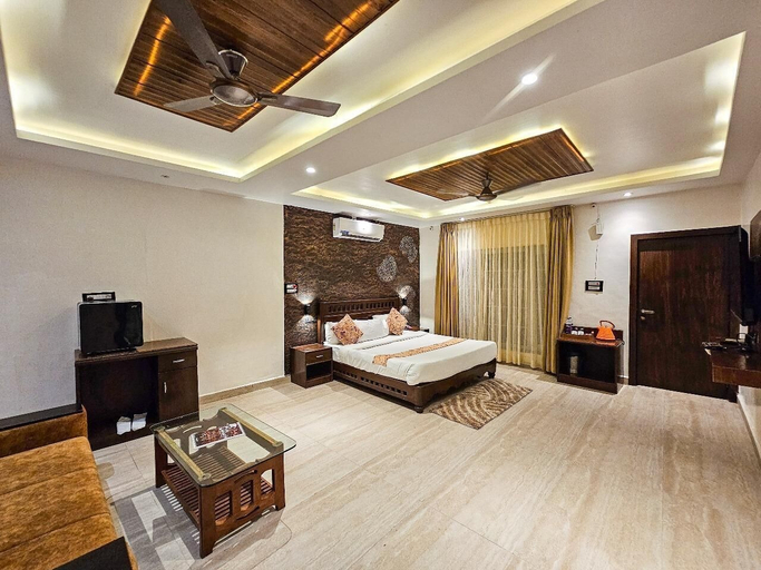 Room 4, Serenity the villa by Beta Bawarchi, Hoshangabad