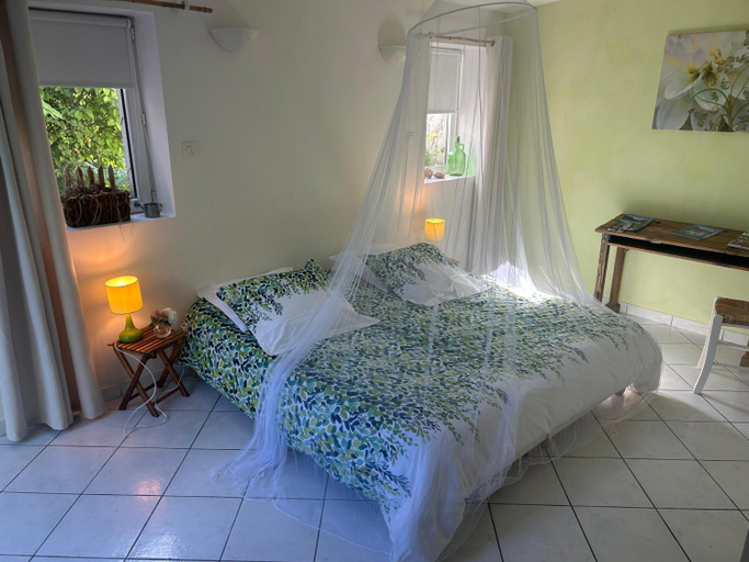 Bedroom 2, A L'Oree du Bois, Charente-Maritime