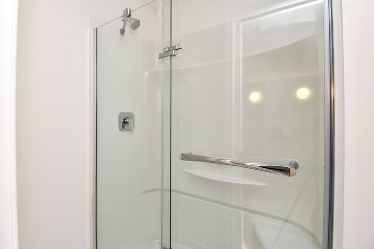 Bathroom 4, Chateau Riverside, Comox-Strathcona