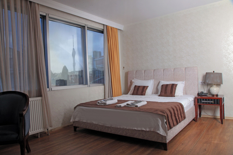 Bedroom 2, Camlica Tower Hotel, Atasehir