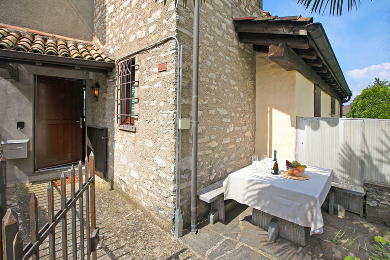 Outdoor dining 5, Angelina: Panoramic Lake View House on Monte Bre Terrace & Balcony, Lugano