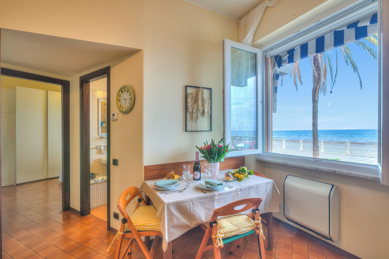 Dining 5, Mer Vivante - Front Beach, Savona