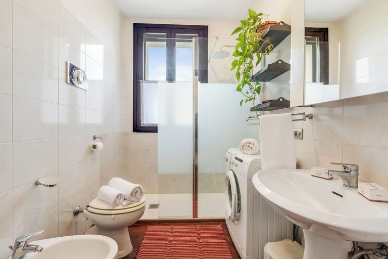 Bathroom 4, Angera Relax & Pool - Lake Maggiore Retreat, Varese