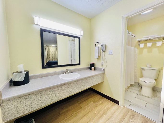 Bathroom 3, Hometown INN, Madison