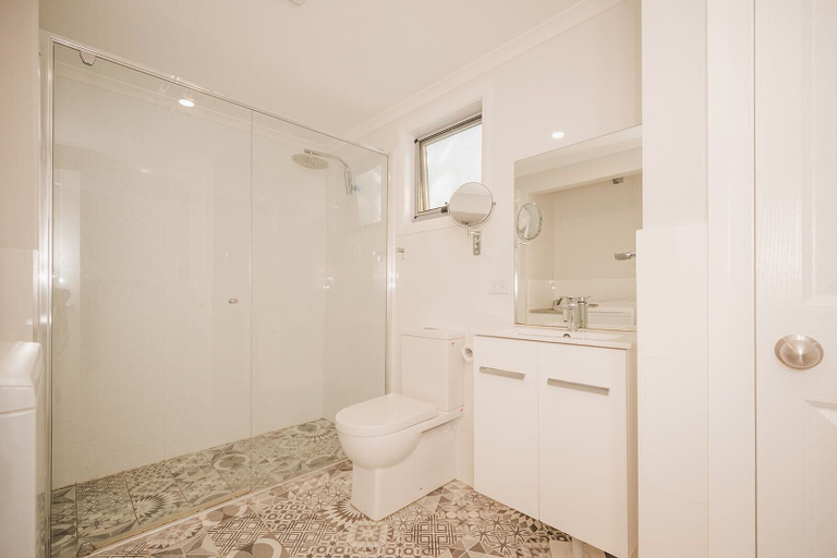 Bathroom 4, Cozy Cottage with Kitchen & Patio, Tamworth Regional - Pt A