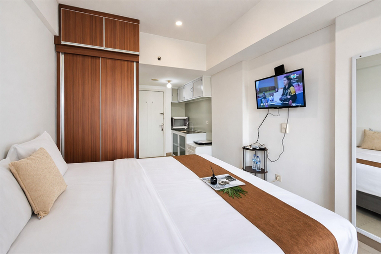 Room 3, Comfy White Studio At Poris 88 Apartment, Tangerang